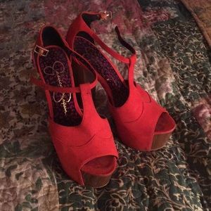 Jessica Simpson platform heel.